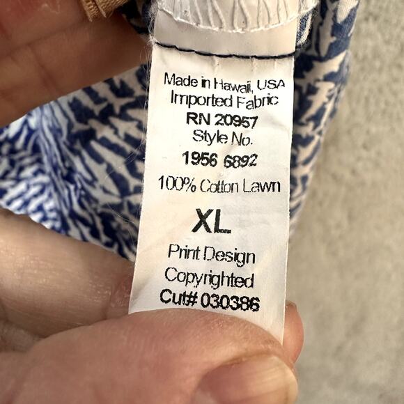 Tori Richard Men's XL Short Sleeve Button Up Shark Design Blue White Beach - Picture 7 of 11